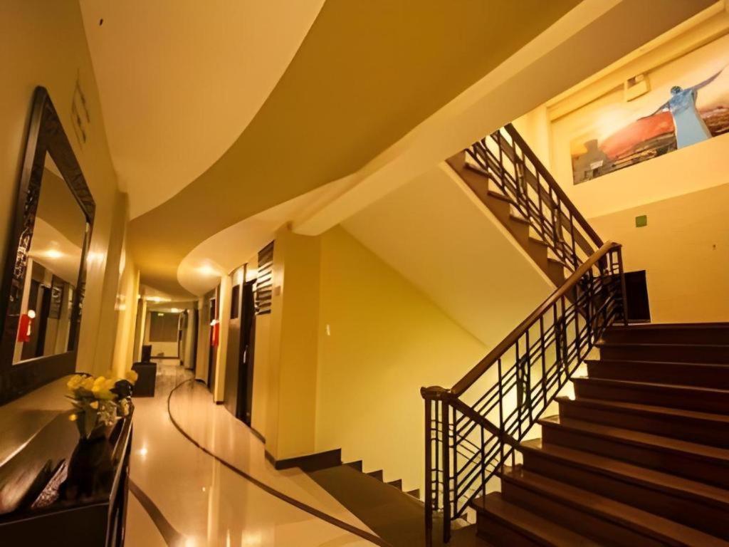 L Square Hotel Tarlac City Exterior foto
